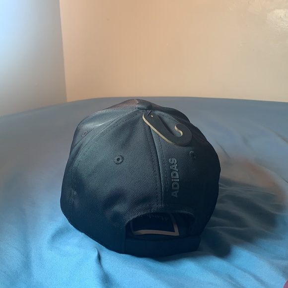 Adidas Black hat - Picture 5 of 5